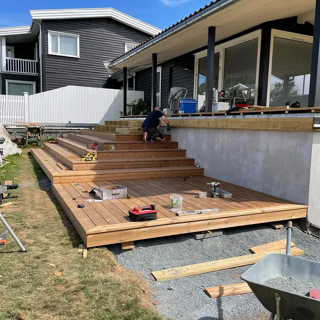 Prosjektbilde: Uteplass og trapper på tomannsbolig i Gjøvik