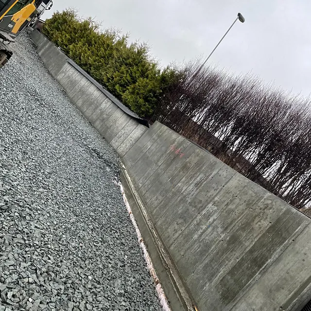 Prosjektbilde: Støttemurer og garasje på Gjøvik