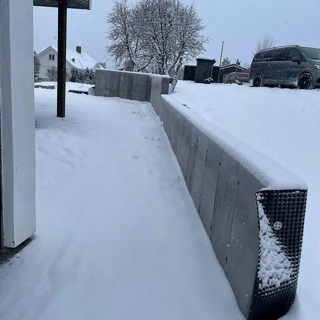 Prosjektbilde: Støttemurer og garasje på Gjøvik