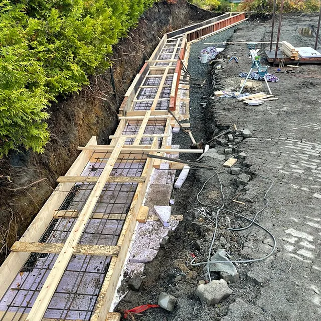 Prosjektbilde: Støttemurer og garasje på Gjøvik