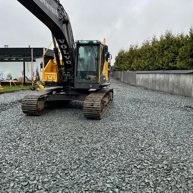 Prosjektbilde: Støttemurer og garasje på Gjøvik